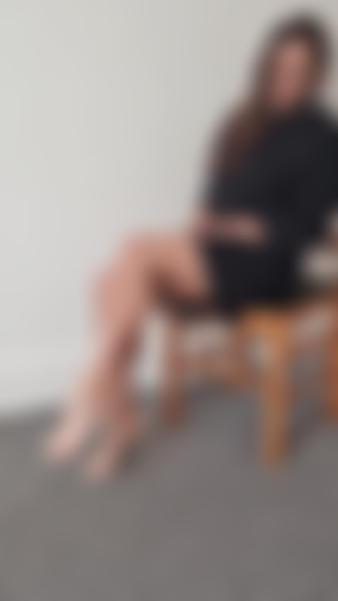 CALF FLEXING IN ROBE (2minutes of simple calf flexing for your adoration. sat down with legs flexed individually, stood up raising onto tiptoes and back down, views from afar and close up....sit and adore my extra large calf muscles