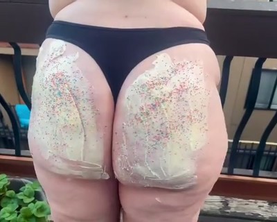icing & sprinkles all over my ass twerking